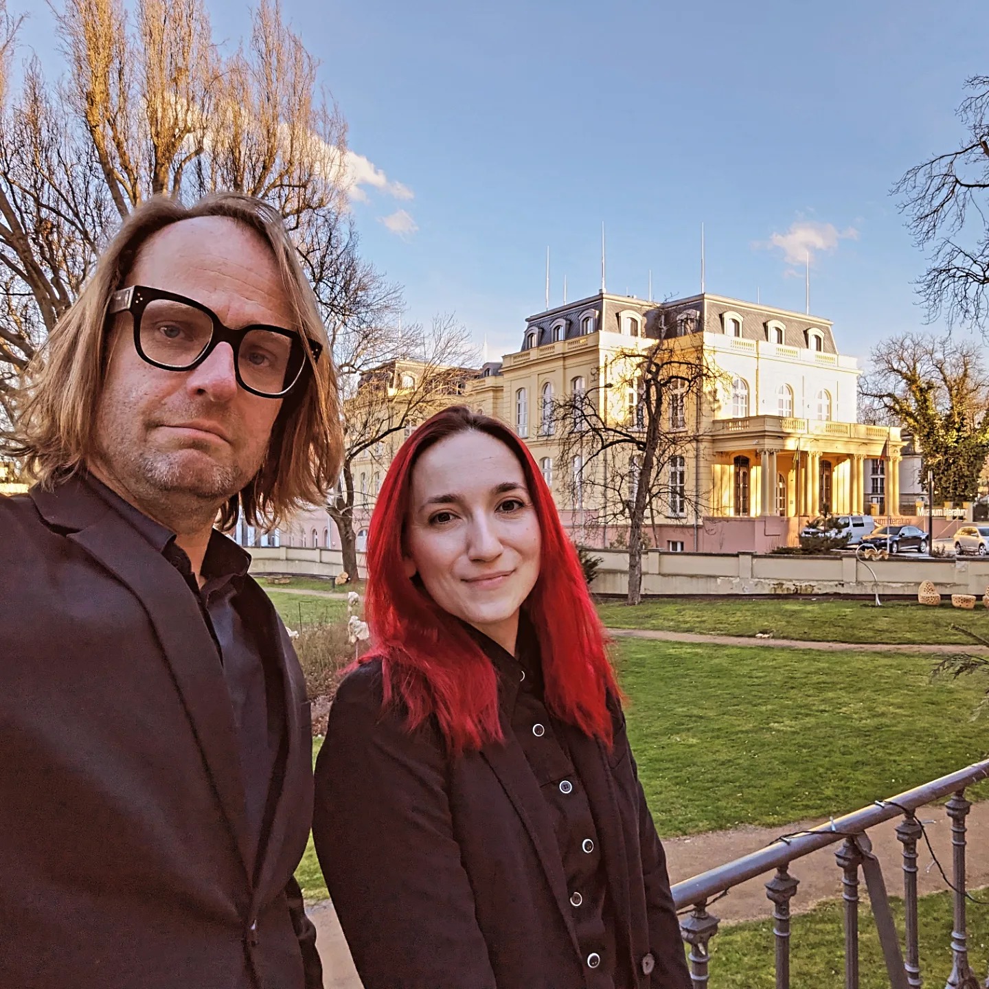 majitel a průvodkyně