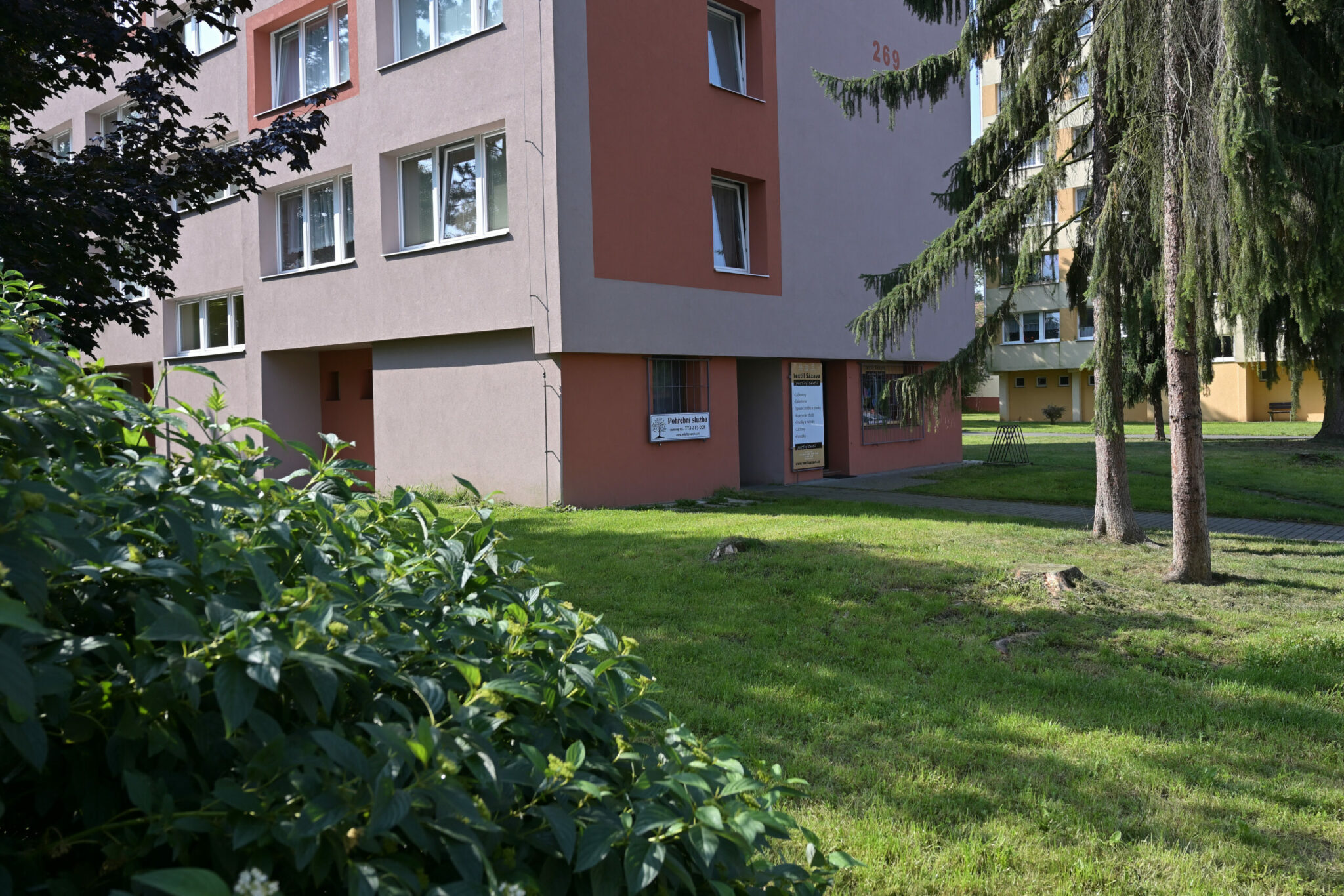 budova kanceláří pohřební služby