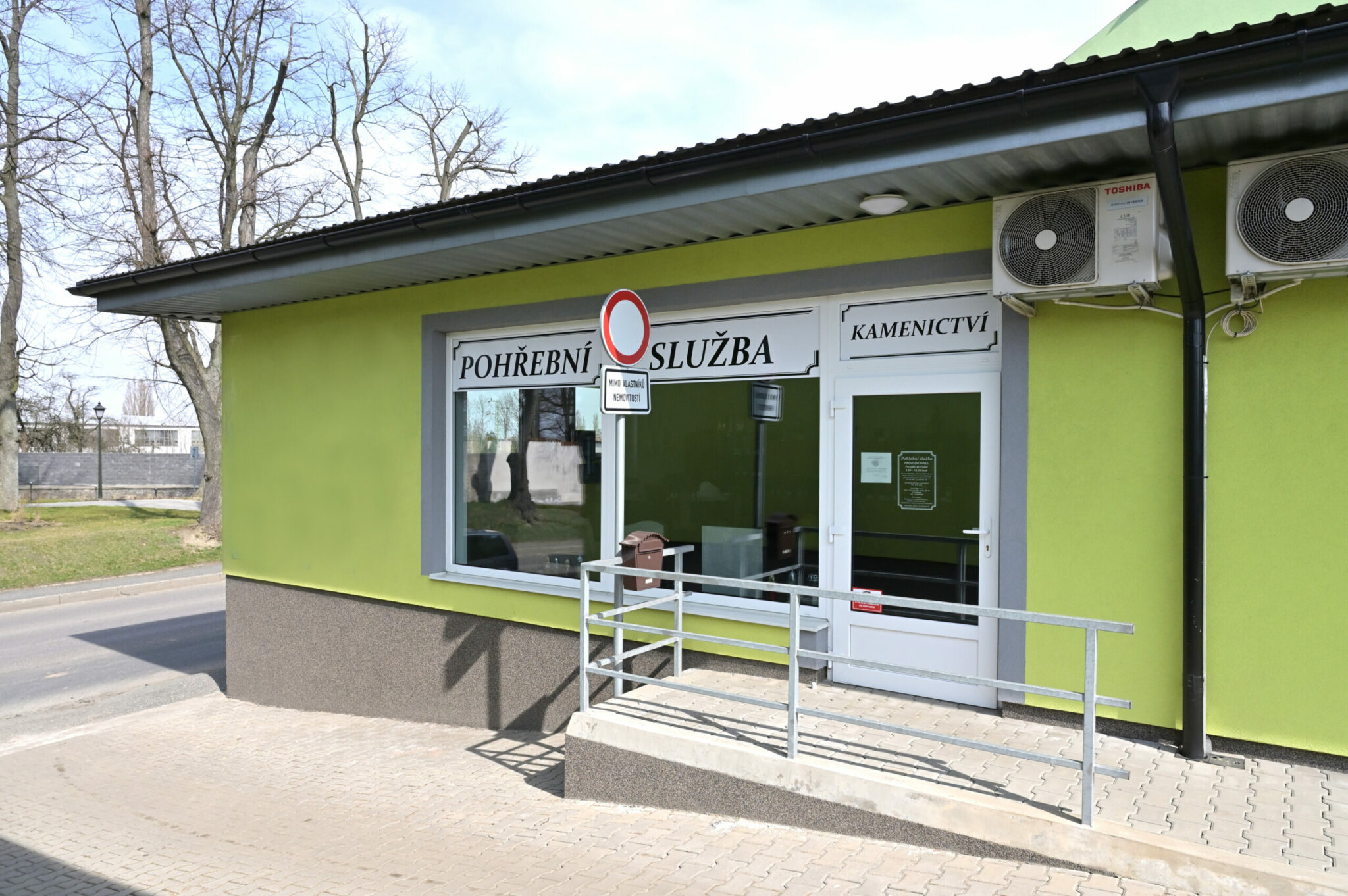 budova kanceláří služby